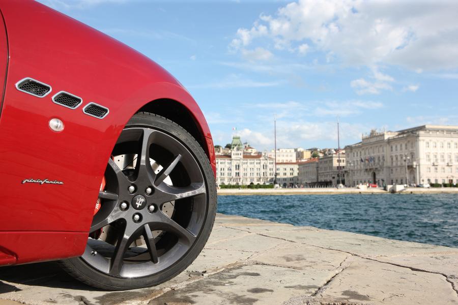  Maserati GranCabrio Sport 2011 года  (фото 8 из 107)